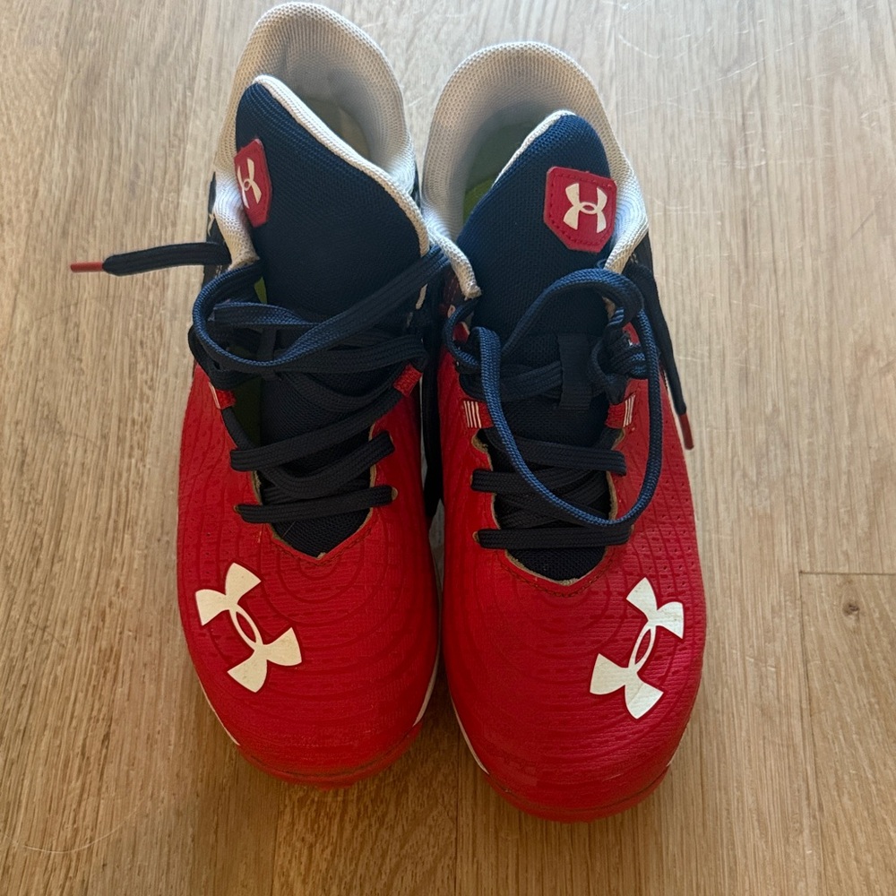 EUC Boys Under Armour cleats size 3
